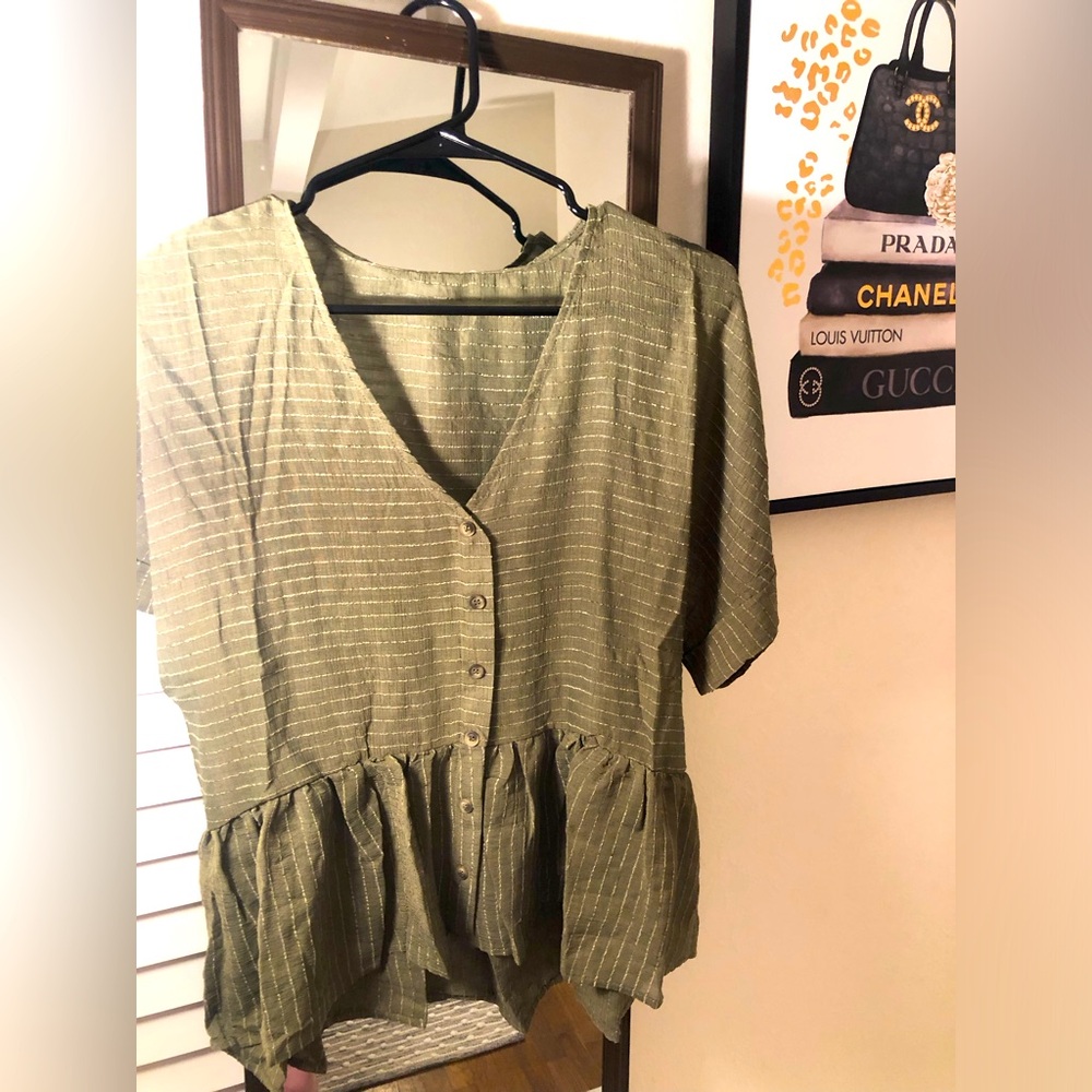 Cute Blu Pepper army green ruffled bottom crop top new with tags size M